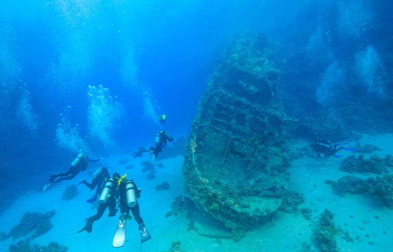 Wreck diving in Puerto Morelos